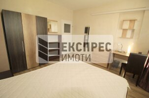 Обзаведен Тристаен апартамент, Червен площад