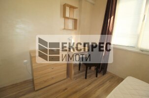 Обзаведен Тристаен апартамент, Червен площад