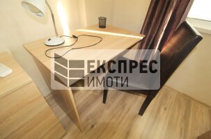 Обзаведен Тристаен апартамент, Червен площад