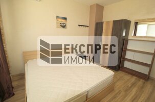Обзаведен Тристаен апартамент, Червен площад