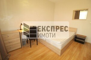 Обзаведен Тристаен апартамент, Червен площад