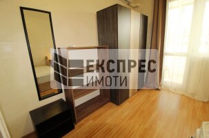 Обзаведен Тристаен апартамент, Червен площад