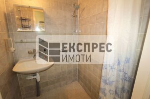 Обзаведен Тристаен апартамент, Червен площад