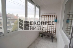 Обзаведен Тристаен апартамент, Червен площад