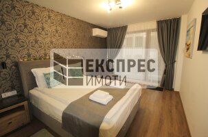 Обзаведен, Нов, Луксозен Тристаен апартамент, Център