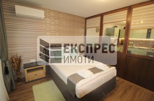 Обзаведен, Нов, Луксозен Тристаен апартамент, Център