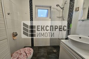 Обзаведен Тристаен апартамент, Лятно кино Тракия