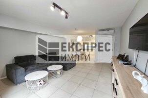 Луксозно, Обзаведен Тристаен апартамент, Червен площад