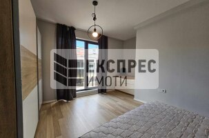 Луксозно, Обзаведен Тристаен апартамент, Червен площад