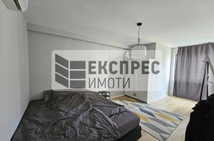 Луксозно, Обзаведен Тристаен апартамент, Червен площад
