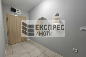 Луксозно, Обзаведен Тристаен апартамент, Червен площад