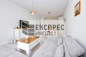 Обзаведен, Нов, Луксозен Двустаен апартамент, Център