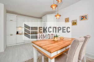 Обзаведен, Нов, Луксозен Двустаен апартамент, Център