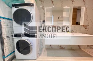 Нов Луксозен Тристаен апартамент, Център