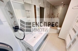 Нов Луксозен Тристаен апартамент, Център