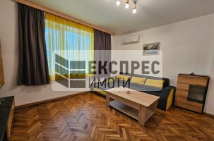 Обзаведен Тристаен апартамент, Гръцка махала