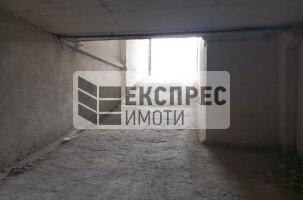 Паркомясто Гараж, Червен площад