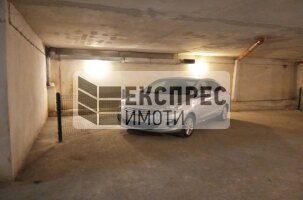 Паркомясто Гараж, Червен площад