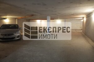 Паркомясто Гараж, Червен площад