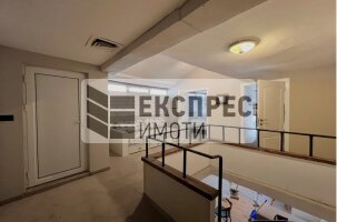 Furnished House, Center