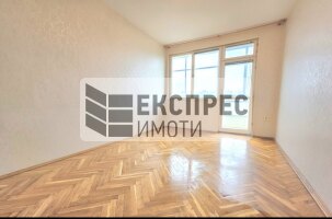 Необзаведен Тристаен апартамент, Конфуто