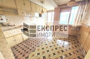 Необзаведен Тристаен апартамент, Конфуто