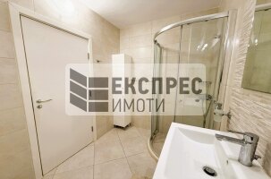 Нов, Обзаведен Тристаен апартамент, Център