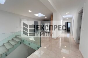  Haus, Pchelina
