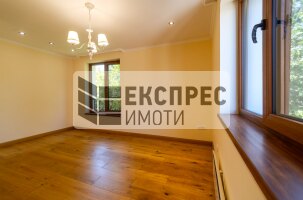 Luxury, Furnished 3 bedroom apartment, Red Square
