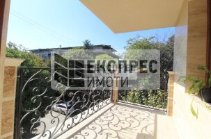 Нов, Луксозно, Обзаведен Тристаен апартамент, Общината