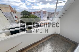 Обзаведен Тристаен апартамент, Окръжна болница