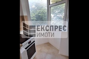 Обзаведен Тристаен апартамент, Окръжна болница