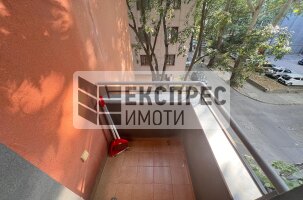 Обзаведен Тристаен апартамент, Окръжна болница