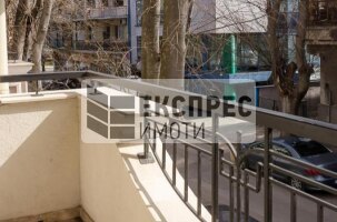 Обзаведен Тристаен апартамент, Център