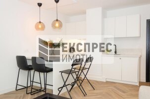  Тристаен апартамент, Център