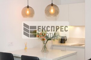  Тристаен апартамент, Център