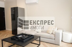  Тристаен апартамент, Център