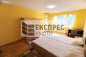 Обзаведен Четиристаен апартамент, Лятно кино Тракия