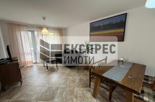 Обзаведен Тристаен апартамент, Окръжна болница