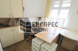 Обзаведен Офис, Център