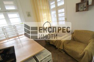 Обзаведен Офис, Център