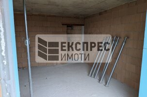 Тристаен апартамент в строеж Тристаен апартамент, Кайсиева градина