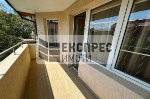 Слънчев Тристаен апартамент, Базар Левски