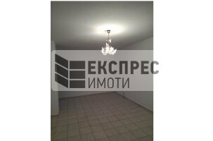 Необзаведен, Двустаен апартамент, Младост 1