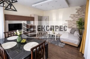  Двустаен апартамент, Център