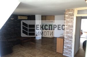 Полуобзаеден, Тристаен апартамент, Център