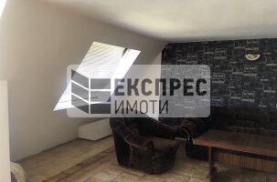 Полуобзаеден, Тристаен апартамент, Център