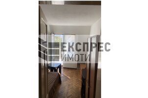 Полуобзаеден, Тристаен апартамент, Център