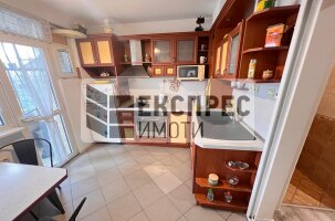 Обзаведен Тристаен апартамент, Левски