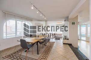 Luxury Penthouse, Greek area